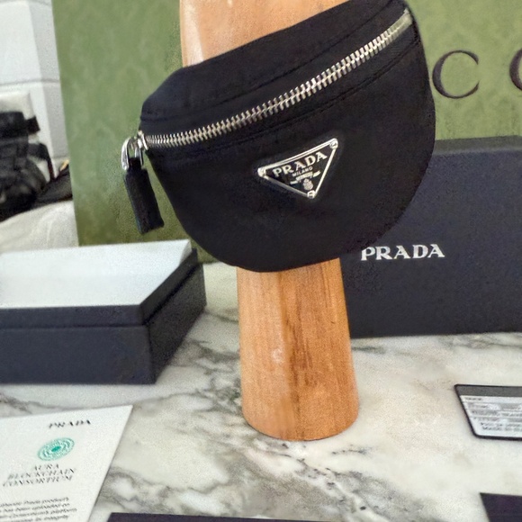 PRADA 2TT095 2DMK F0002 Re-Nylon Mini Pouch arm band - Picture 4 of 13